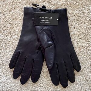 • black leather gloves •